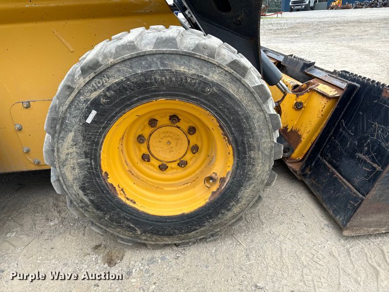 image for item ND9504 2017 John Deere 324E skid steer loader