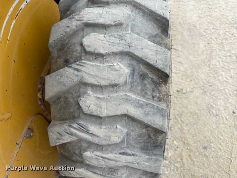 image for item ND9504 2017 John Deere 324E skid steer loader