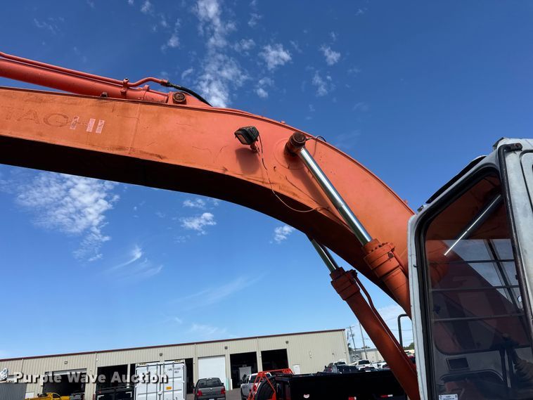 image for item NJ9031 1990 Hitachi EX200LC-2 excavator