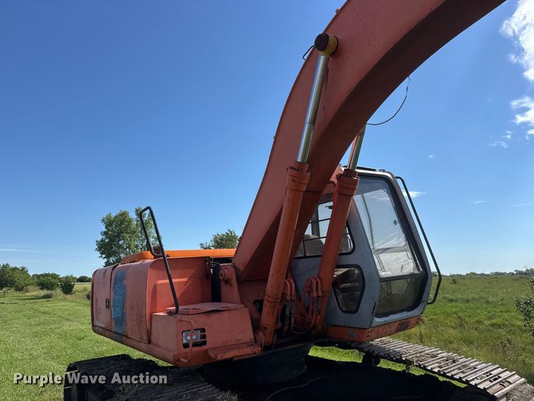 image for item NJ9031 1990 Hitachi EX200LC-2 excavator