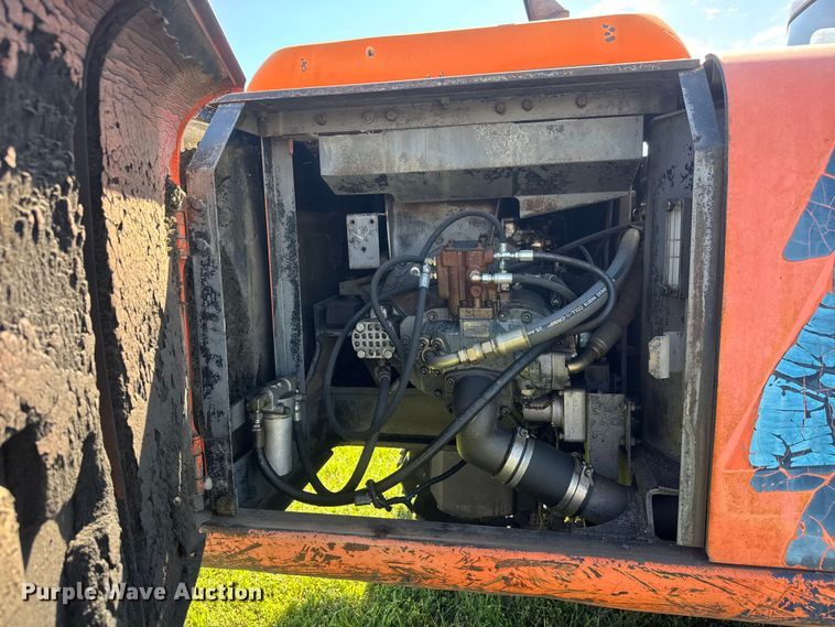 image for item NJ9031 1990 Hitachi EX200LC-2 excavator