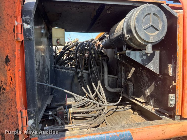 image for item NJ9031 1990 Hitachi EX200LC-2 excavator