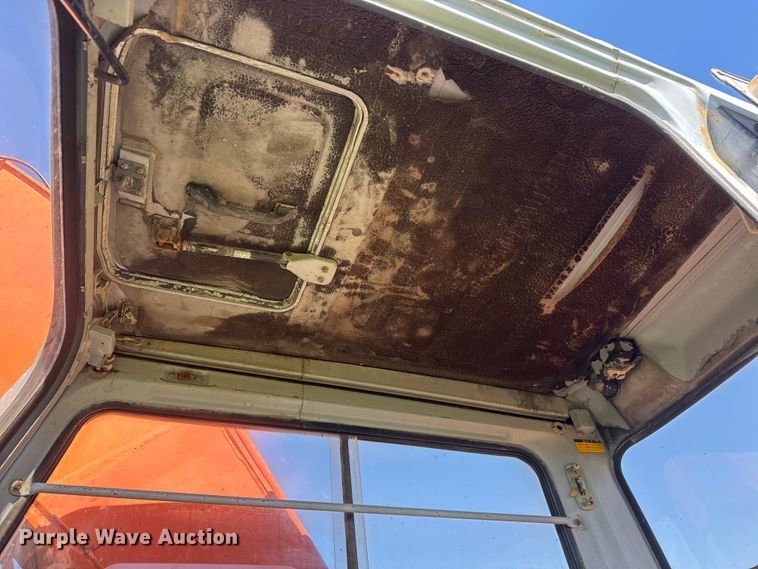 image for item NJ9031 1990 Hitachi EX200LC-2 excavator