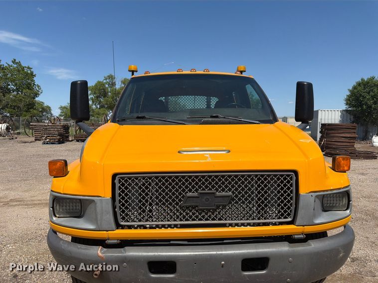 image for item NJ9043 2007 Chevrolet C4500 Crew Cab dump flatbed truck