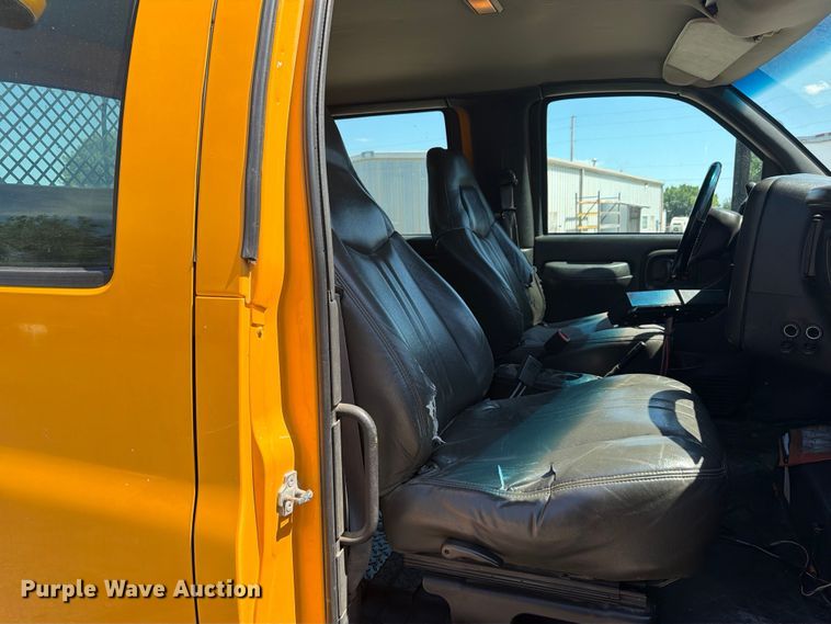 image for item NJ9043 2007 Chevrolet C4500 Crew Cab dump flatbed truck