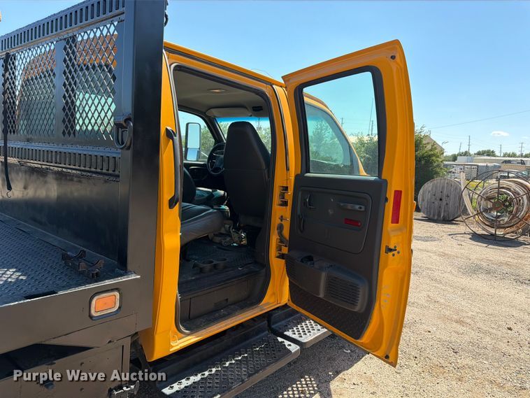 image for item NJ9043 2007 Chevrolet C4500 Crew Cab dump flatbed truck