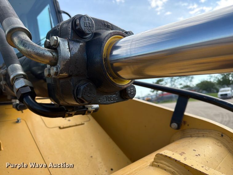 image for item NJ9047 2008 Caterpillar 953D dozer