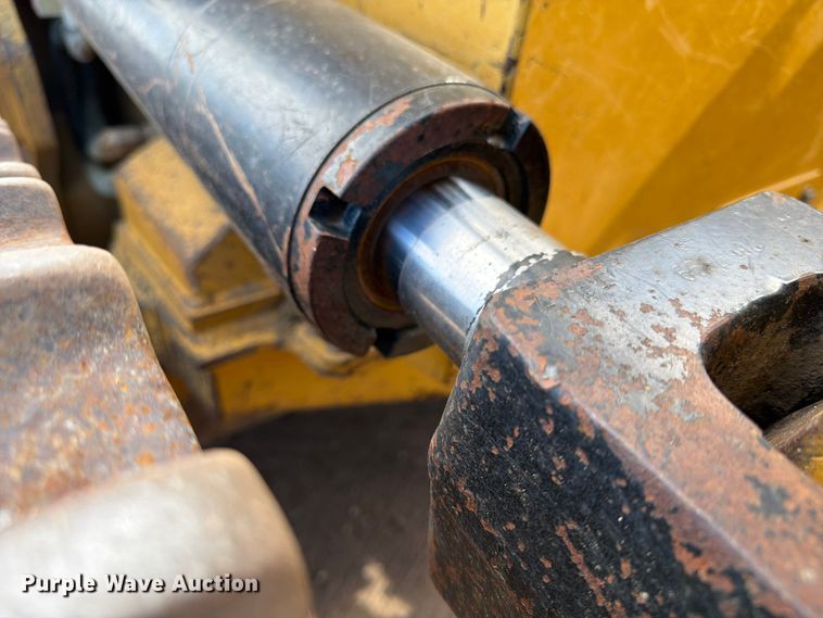 image for item NJ9047 2008 Caterpillar 953D dozer