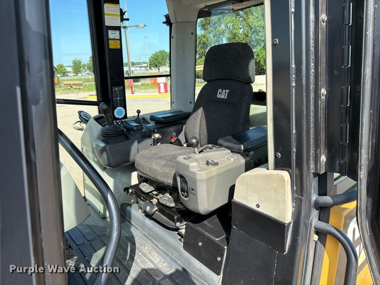 image for item NJ9047 2008 Caterpillar 953D dozer