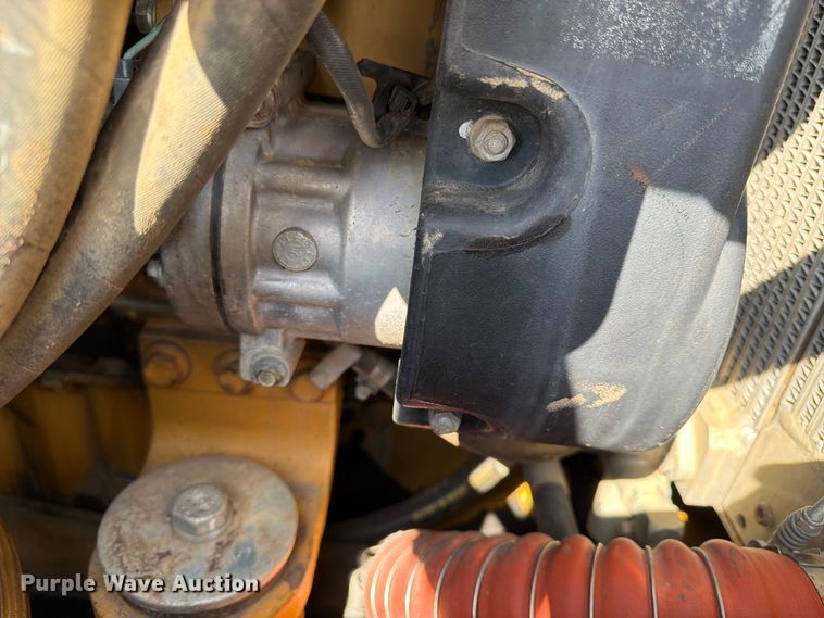 image for item NJ9047 2008 Caterpillar 953D dozer
