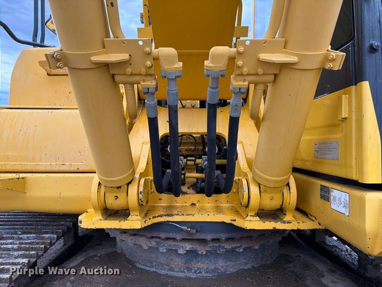 image for item NJ9067 2012 Komatsu PC360LC-10 excavator