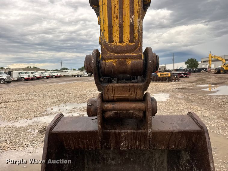 image for item NJ9068 2010 Komatsu PC308USLC-3E0 excavator