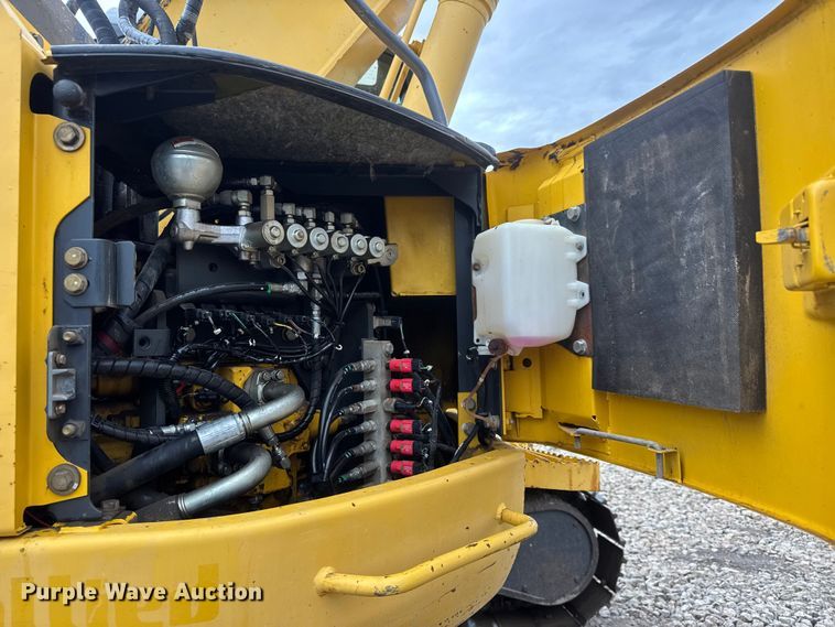 image for item NJ9068 2010 Komatsu PC308USLC-3E0 excavator