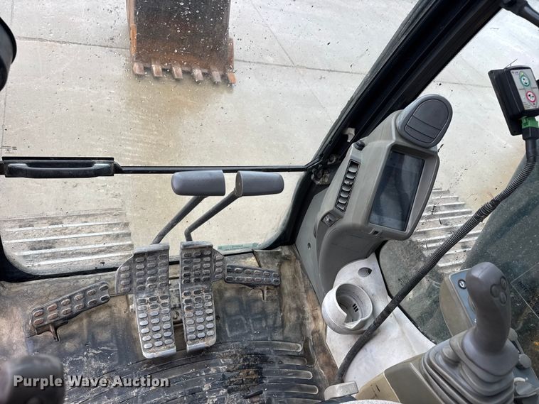 image for item NJ9070 2012 John Deere 350G LC excavator