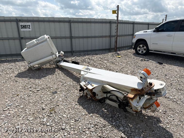 image for item YA2691 2013 Ford F450 Super Duty bucket truck