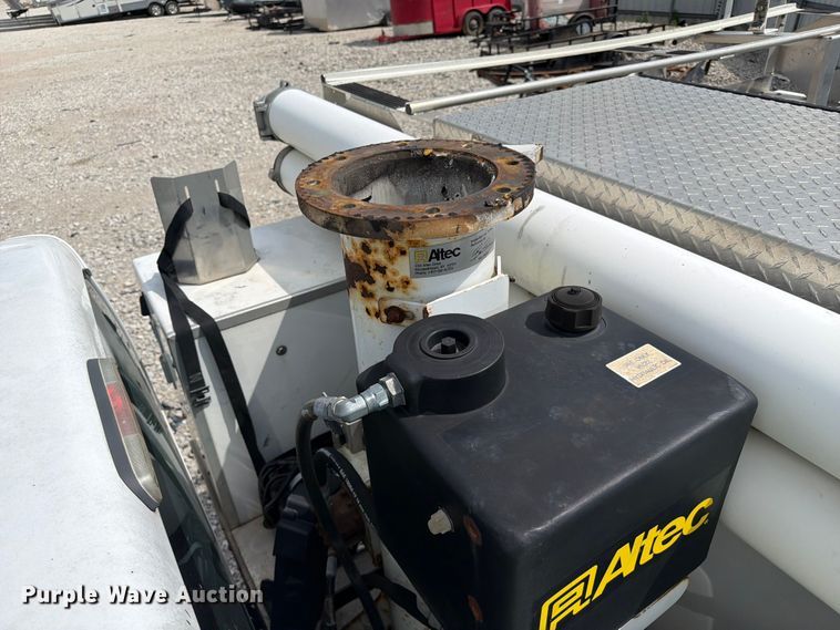 image for item YA2691 2013 Ford F450 Super Duty bucket truck