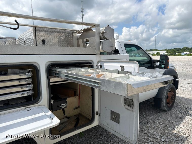 image for item YA2691 2013 Ford F450 Super Duty bucket truck