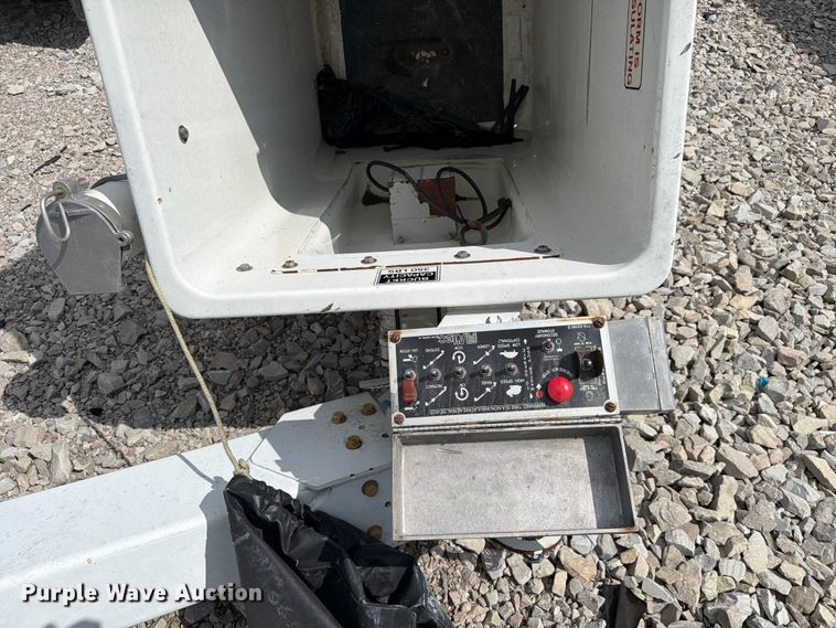 image for item YA2691 2013 Ford F450 Super Duty bucket truck