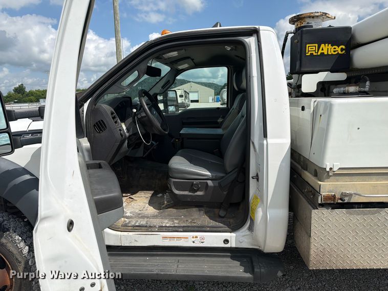 image for item YA2691 2013 Ford F450 Super Duty bucket truck