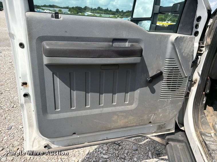 image for item YA2691 2013 Ford F450 Super Duty bucket truck