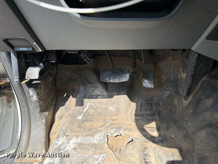 image for item YA2691 2013 Ford F450 Super Duty bucket truck
