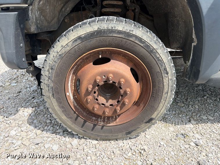 image for item YA2691 2013 Ford F450 Super Duty bucket truck