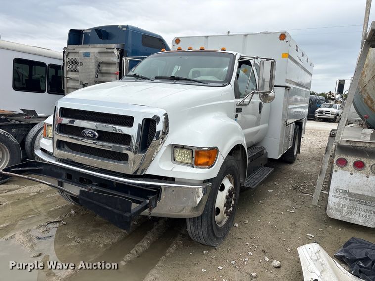 image for item YA2815 2015 Ford F650 Super Duty chipper truck
