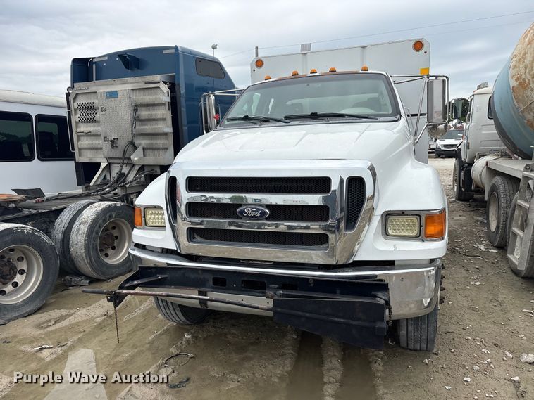 image for item YA2815 2015 Ford F650 Super Duty chipper truck