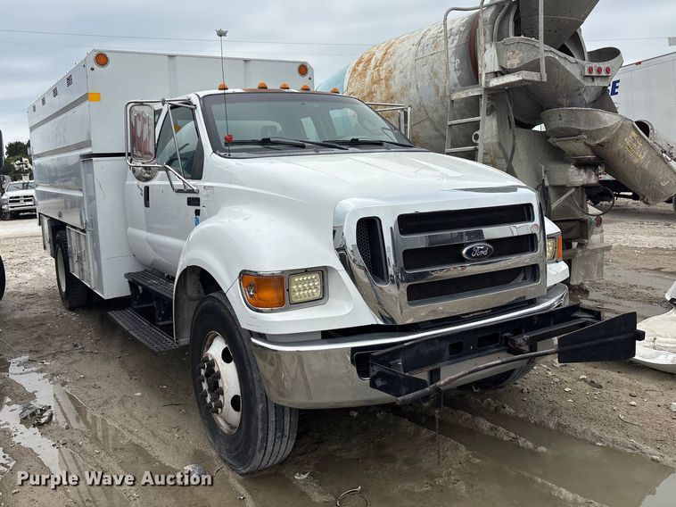 image for item YA2815 2015 Ford F650 Super Duty chipper truck