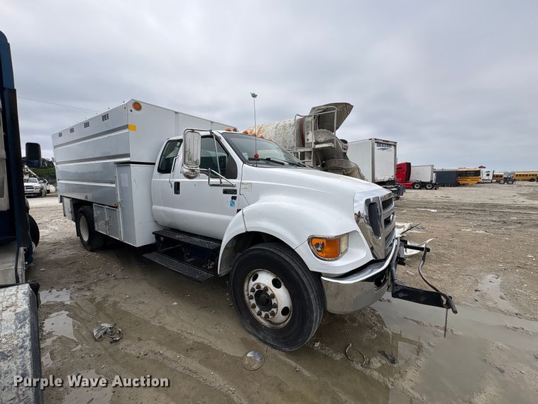image for item YA2815 2015 Ford F650 Super Duty chipper truck