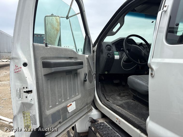 image for item YA2815 2015 Ford F650 Super Duty chipper truck