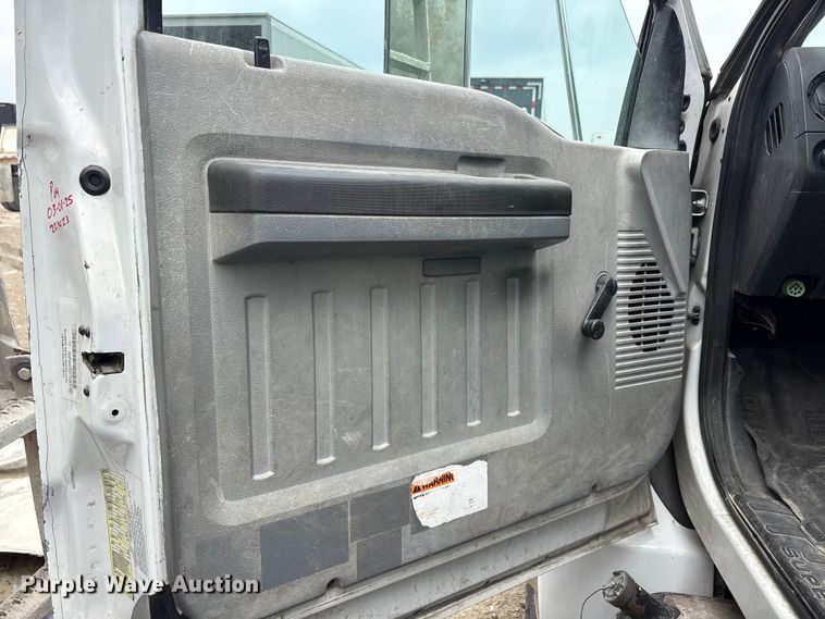 image for item YA2815 2015 Ford F650 Super Duty chipper truck
