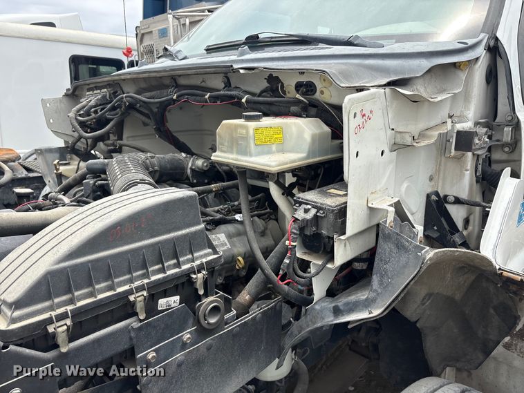 image for item YA2815 2015 Ford F650 Super Duty chipper truck