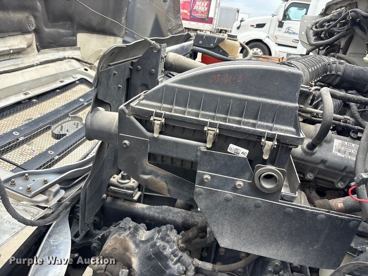 image for item YA2815 2015 Ford F650 Super Duty chipper truck