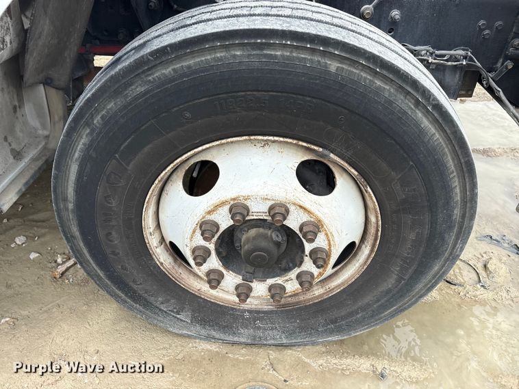 image for item YA2815 2015 Ford F650 Super Duty chipper truck