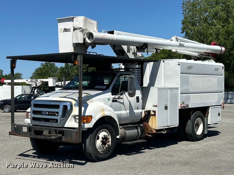 image for item YA2822 2015 Ford F750 Super Duty forestry bucket truck