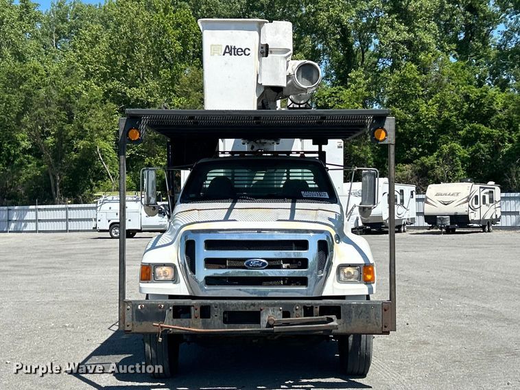 image for item YA2822 2015 Ford F750 Super Duty forestry bucket truck
