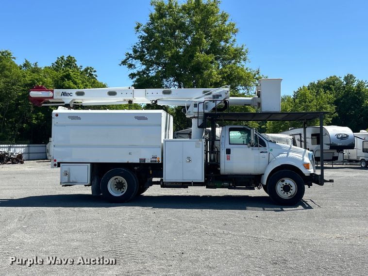 image for item YA2822 2015 Ford F750 Super Duty forestry bucket truck