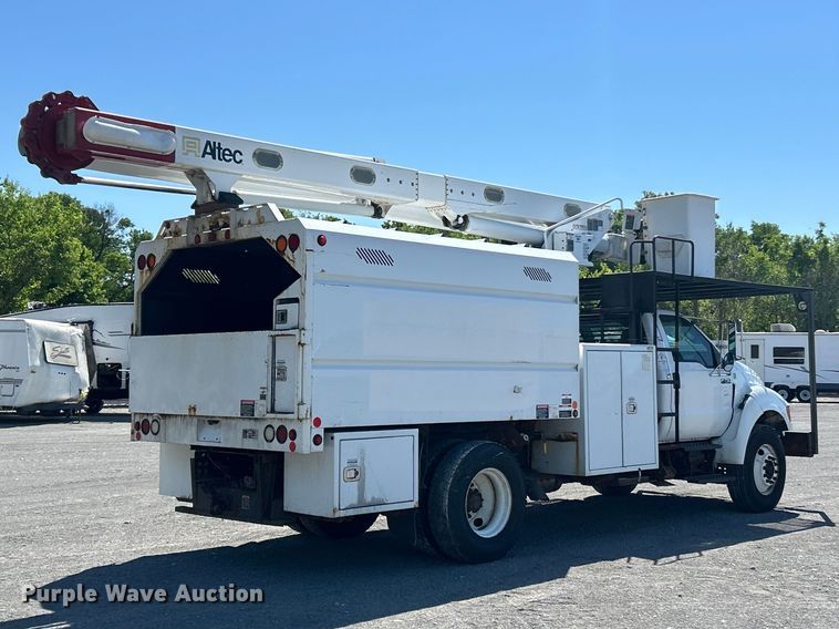 image for item YA2822 2015 Ford F750 Super Duty forestry bucket truck
