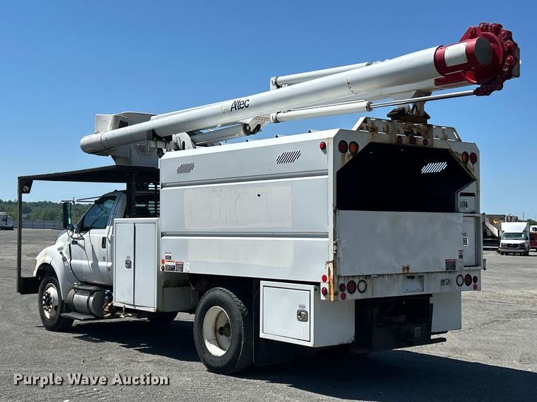 image for item YA2822 2015 Ford F750 Super Duty forestry bucket truck