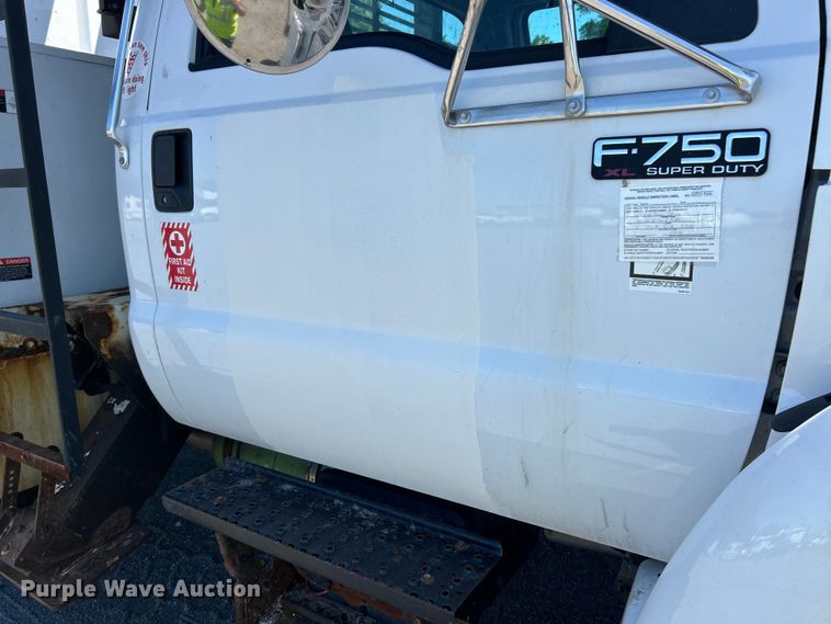 image for item YA2822 2015 Ford F750 Super Duty forestry bucket truck