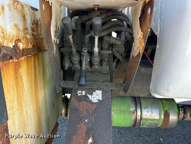 image for item YA2822 2015 Ford F750 Super Duty forestry bucket truck