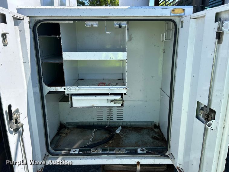 image for item YA2822 2015 Ford F750 Super Duty forestry bucket truck