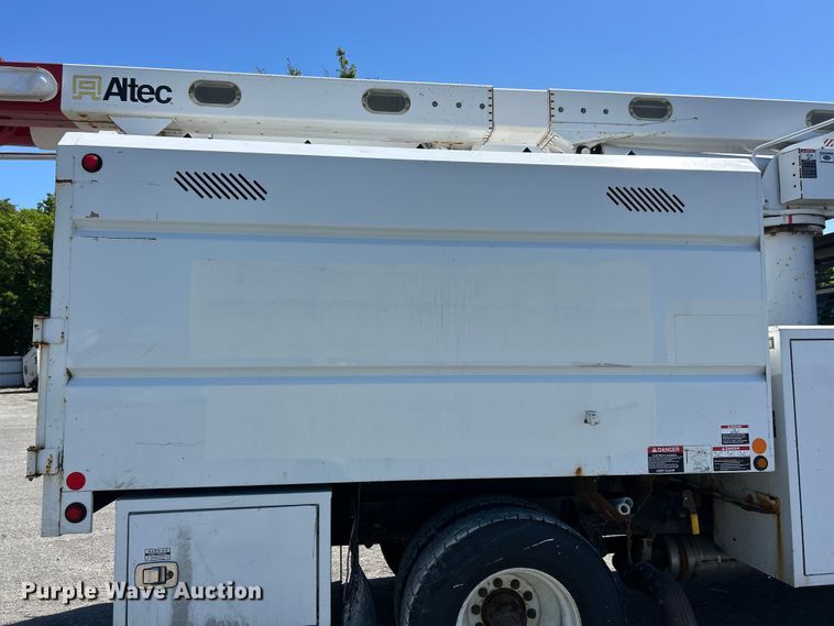 image for item YA2822 2015 Ford F750 Super Duty forestry bucket truck