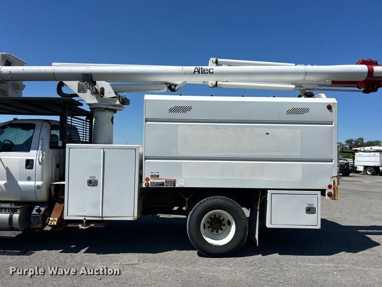 image for item YA2822 2015 Ford F750 Super Duty forestry bucket truck