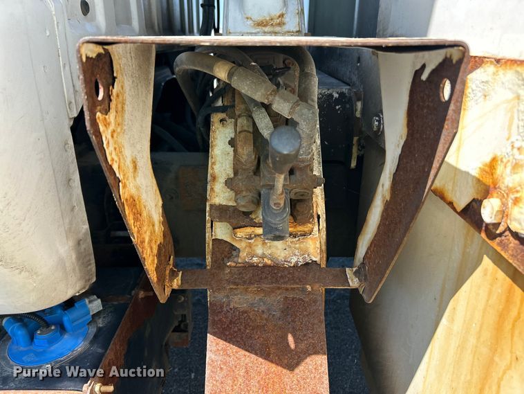image for item YA2822 2015 Ford F750 Super Duty forestry bucket truck