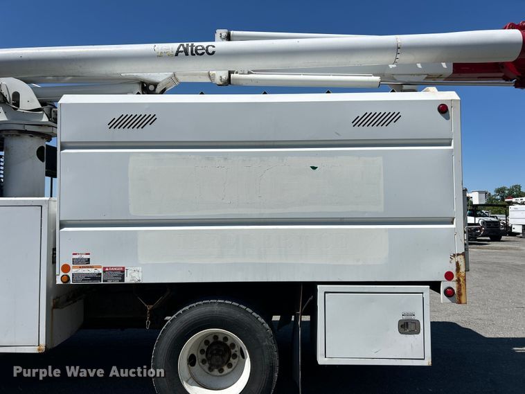 image for item YA2822 2015 Ford F750 Super Duty forestry bucket truck