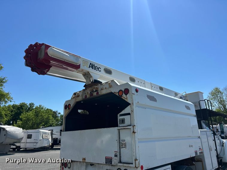 image for item YA2822 2015 Ford F750 Super Duty forestry bucket truck