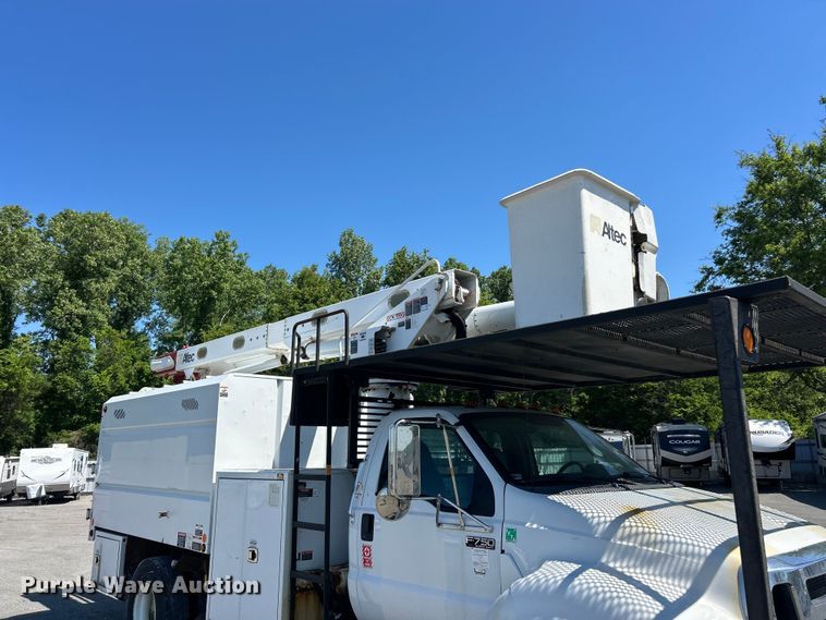 image for item YA2822 2015 Ford F750 Super Duty forestry bucket truck