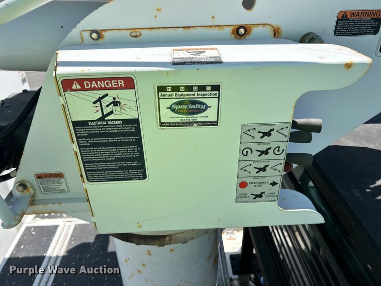 image for item YA2822 2015 Ford F750 Super Duty forestry bucket truck